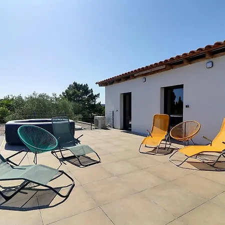 D'exception A Piscine Chauffee Villa *